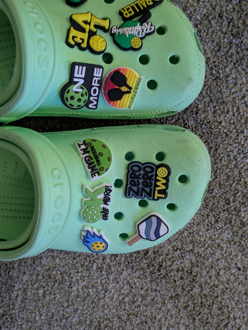 Crocs Classic Clogs Mint Green with Custom Pickleball Jibbitz Charms w7 - Picture 3 of 3